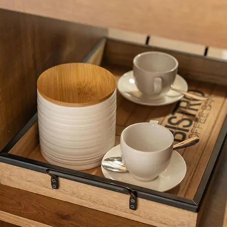 L & M - Perfect Old Town Location Two Bedroom House