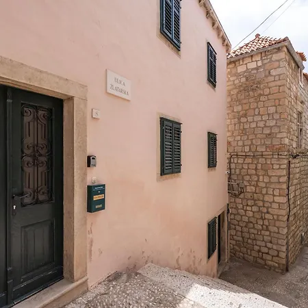 Perfect Old Town Location Two Bedroom House - L & M *