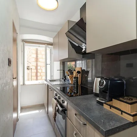 Σπίτι διακοπών L & M - Perfect Old Town Location Two Bedroom House
