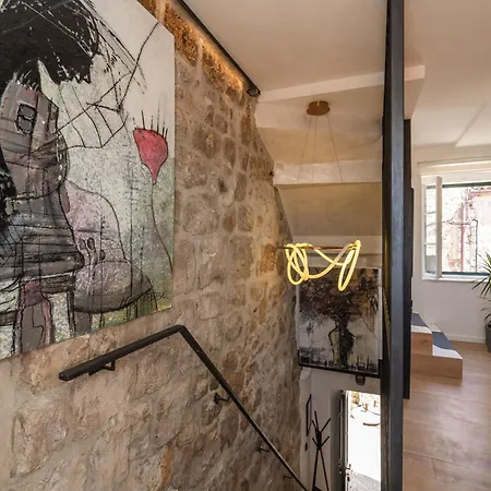 L & M - Perfect Old Town Location Two Bedroom House Prázdninový dům