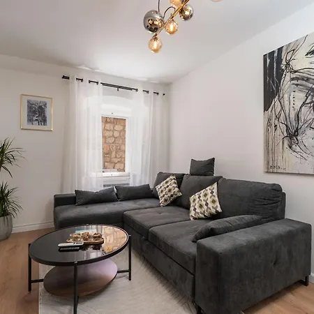 L & M - Perfect Old Town Location Two Bedroom House * Ντουμπρόβνικ