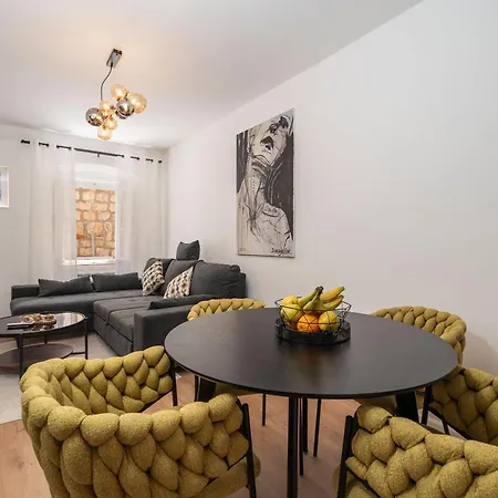 L & M - Perfect Old Town Location Two Bedroom House Дом отдыха Дубровник