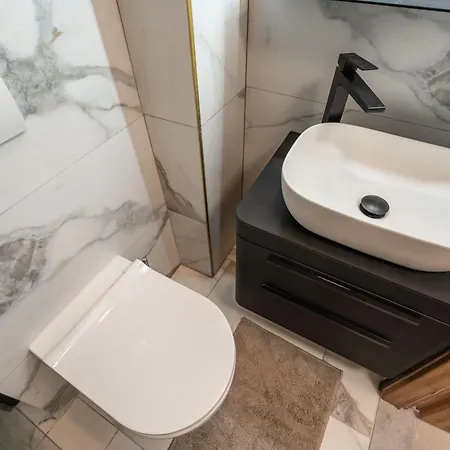 L & M - Perfect Old Town Location Two Bedroom House بيت للعطل