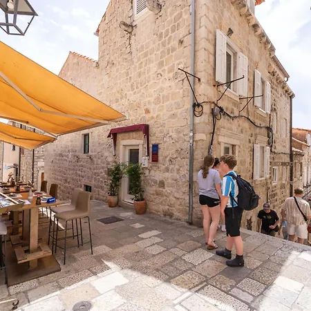 L & M - Perfect Old Town Location Two Bedroom House بيت للعطل دوبروفينك