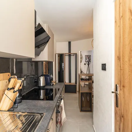 Perfect Old Town Location Two Bedroom House - L & M