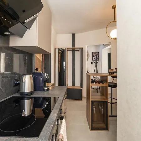Prázdninový dům L & M - Perfect Old Town Location Two Bedroom House *