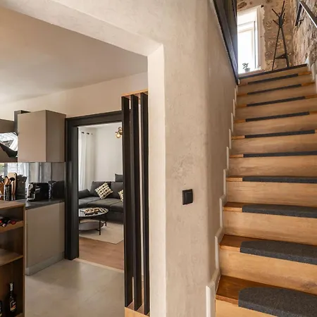 Perfect Old Town Location Two Bedroom House - L & M