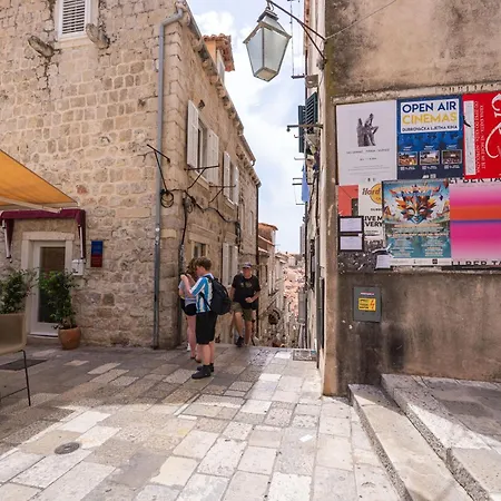 L & M - Perfect Old Town Location Two Bedroom House دوبروفينك