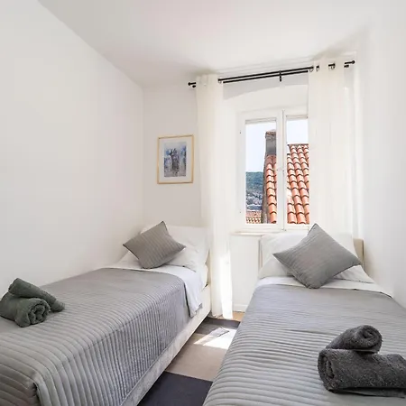 L & M - Perfect Old Town Location Two Bedroom House Σπίτι διακοπών