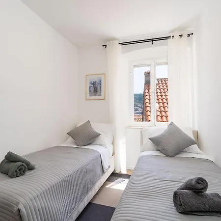 Perfect Old Town Location Two Bedroom House - L & M Holiday home
