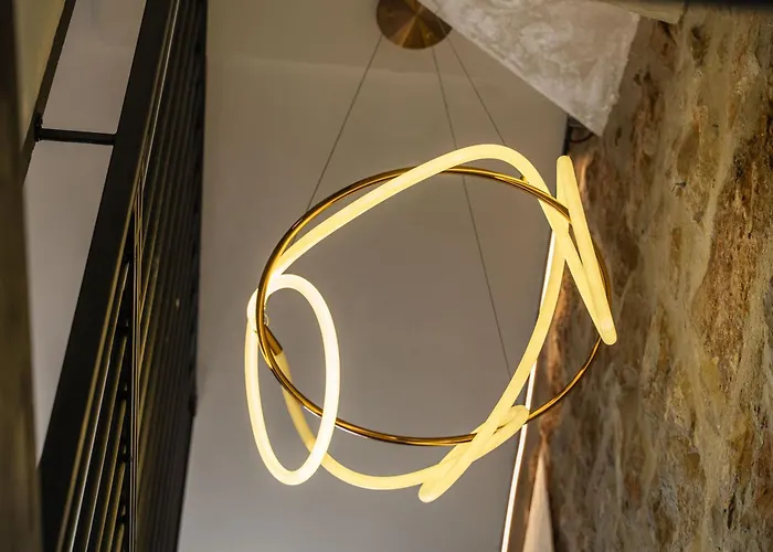 L & M - Perfect Old Town Location Two Bedroom House *