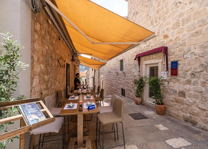 L & M - Perfect Old Town Location Two Bedroom House Dubrovnik