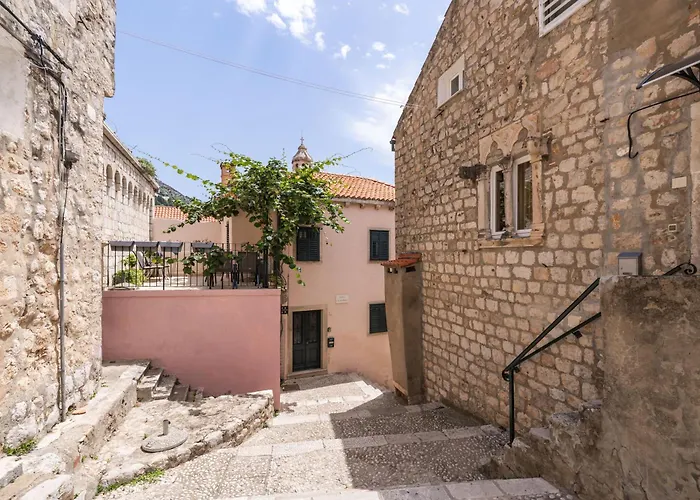 L & M - Perfect Old Town Location Two Bedroom House Dubrownik