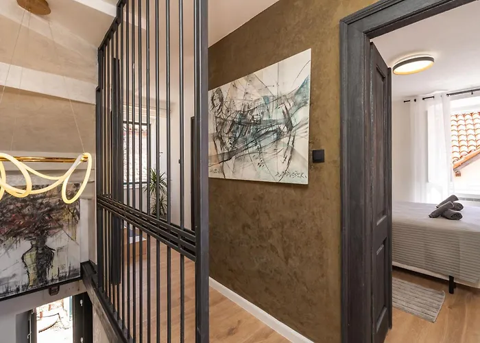 L & M - Perfect Old Town Location Two Bedroom House Vakantiehuis