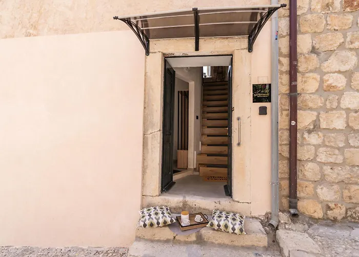 Vakantiehuis L & M - Perfect Old Town Location Two Bedroom House