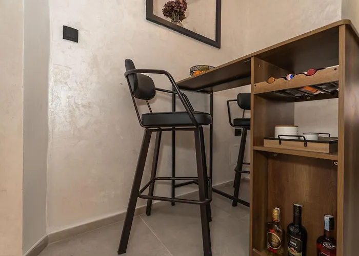 L & M - Perfect Old Town Location Two Bedroom House Vakantiehuis *