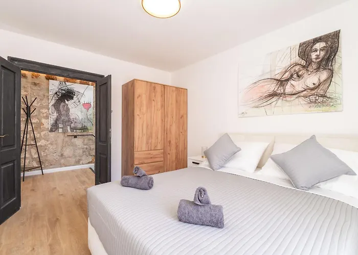 L & M - Perfect Old Town Location Two Bedroom House * Dubrovnik