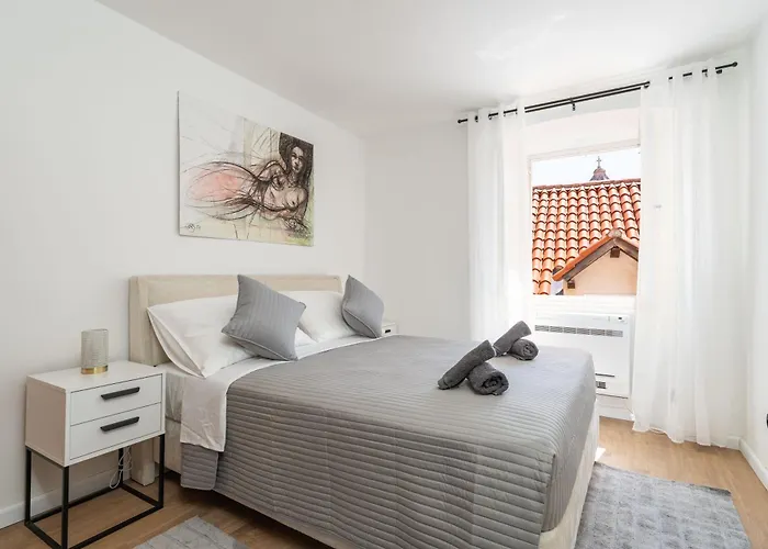 L & M - Perfect Old Town Location Two Bedroom House Vakantiehuis *