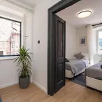 L & M - Perfect Old Town Location Two Bedroom House بيت للعطل