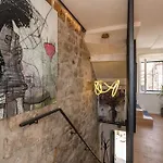 L & M - Perfect Old Town Location Two Bedroom House بيت للعطل
