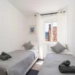 L & M - Perfect Old Town Location Two Bedroom House بيت للعطل