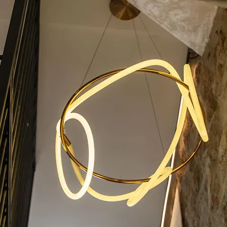 L & M - Perfect Old Town Location Two Bedroom House *