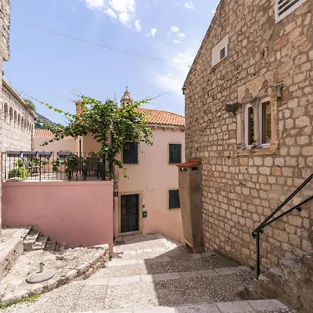 L & M - Perfect Old Town Location Two Bedroom House دوبروفينك