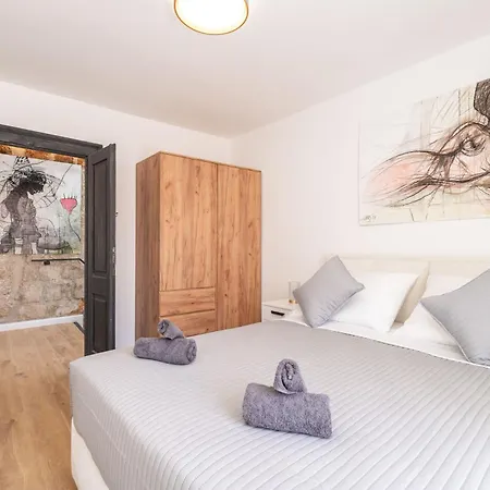 L & M - Perfect Old Town Location Two Bedroom House * Dubrovnik