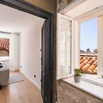 L & M - Perfect Old Town Location Two Bedroom House