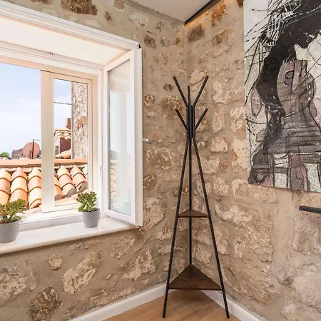 L & M - Perfect Old Town Location Two Bedroom House * Ragusa