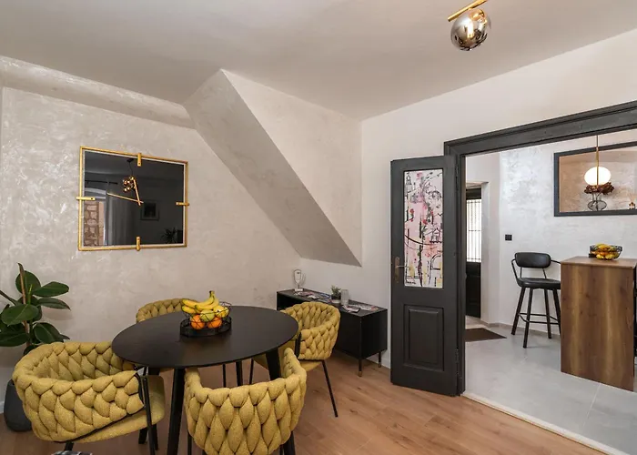 Casa vacanze L & M - Perfect Old Town Location Two Bedroom House