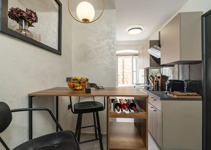 L & M - Perfect Old Town Location Two Bedroom House Ragusa