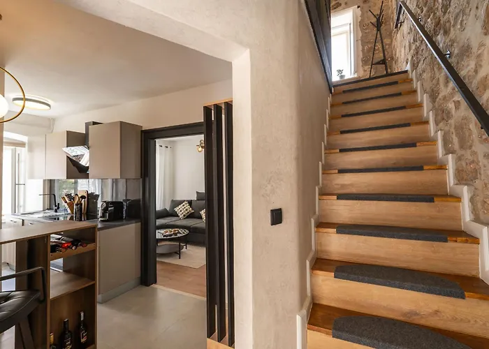 L & M - Perfect Old Town Location Two Bedroom House * Ragusa