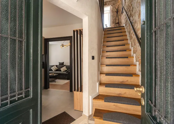 L & M - Perfect Old Town Location Two Bedroom House Ragusa