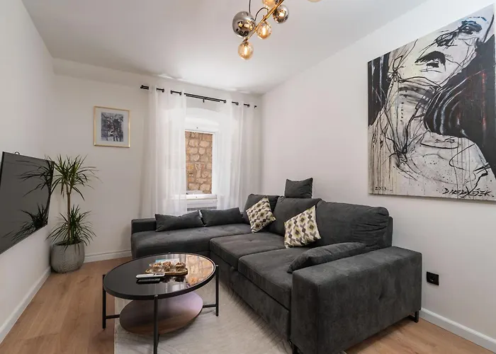 L & M - Perfect Old Town Location Two Bedroom House * Ragusa