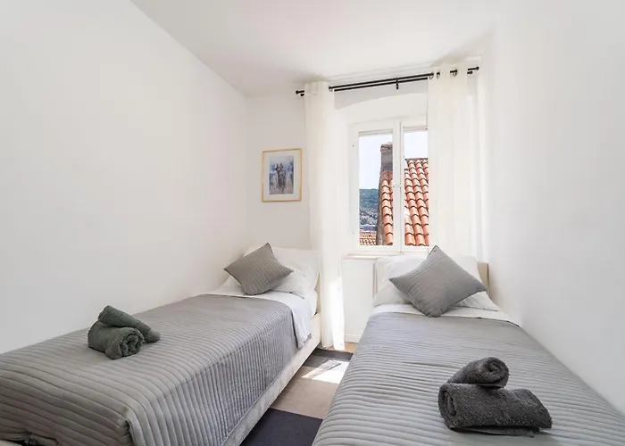 L & M - Perfect Old Town Location Two Bedroom House Casa vacanze